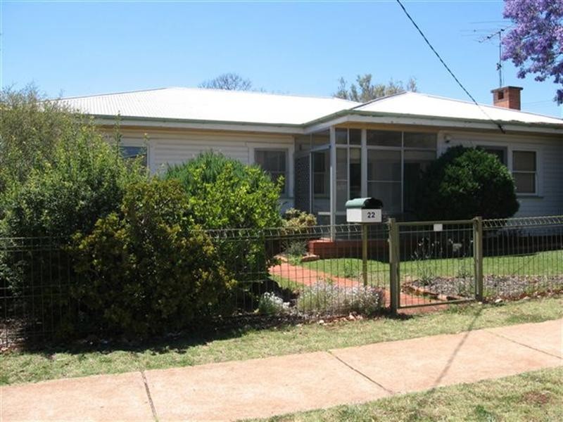 22 Hennessy Street, Harristown QLD 4350