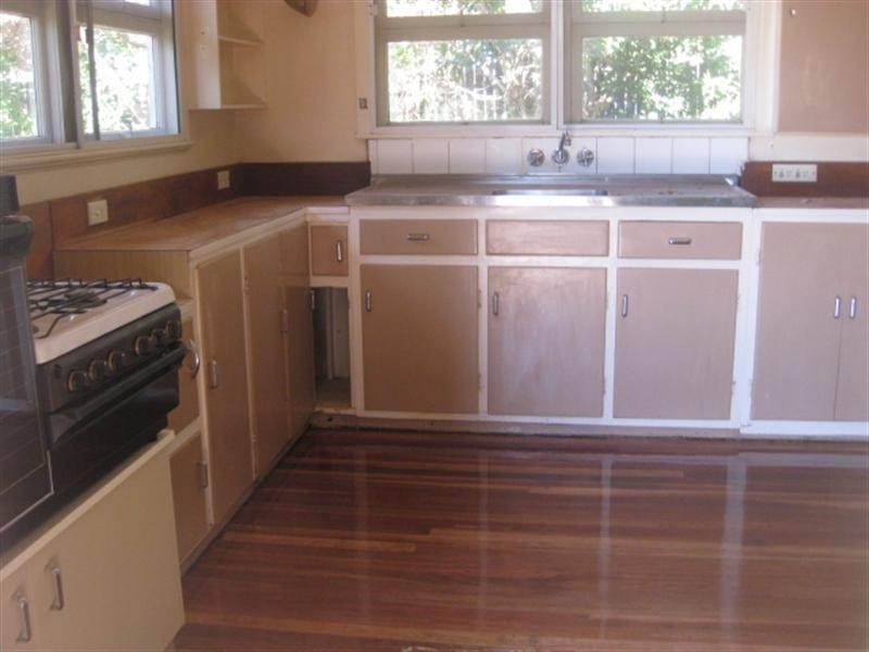 22 Hennessy Street, Harristown QLD 4350