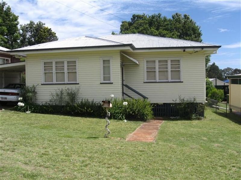 17 Norah Street, Centenary Heights QLD 4350