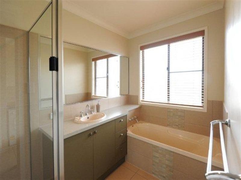 4 Marlowe Court, Westbrook QLD 4350