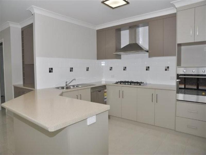 16 Vinnicombe Street, Kearneys Spring QLD 4350