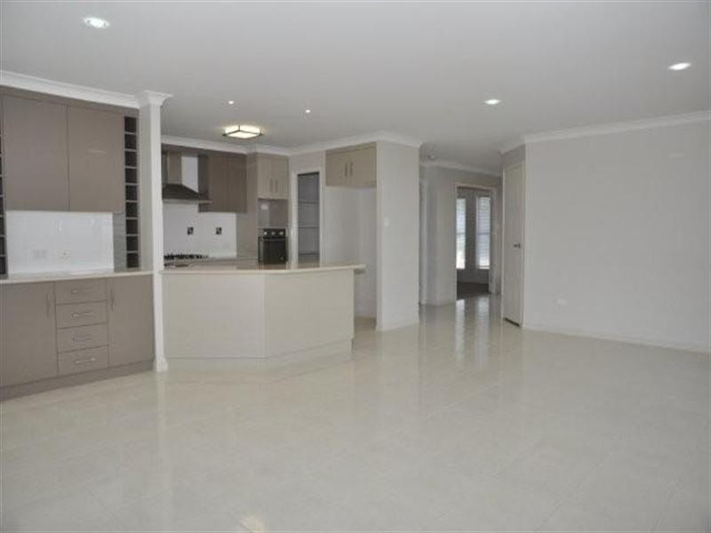 16 Vinnicombe Street, Kearneys Spring QLD 4350