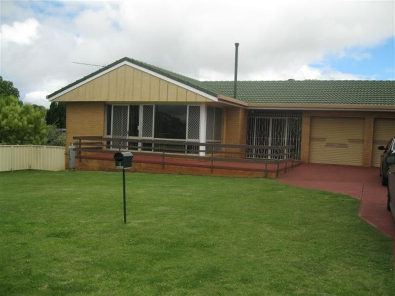 4 Koala Court, Harristown QLD 4350