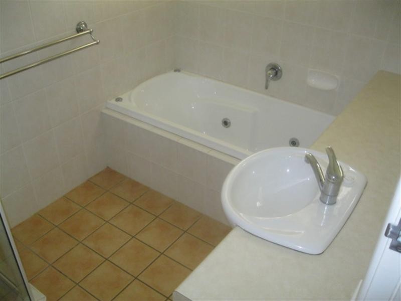 4 Koala Court, Harristown QLD 4350