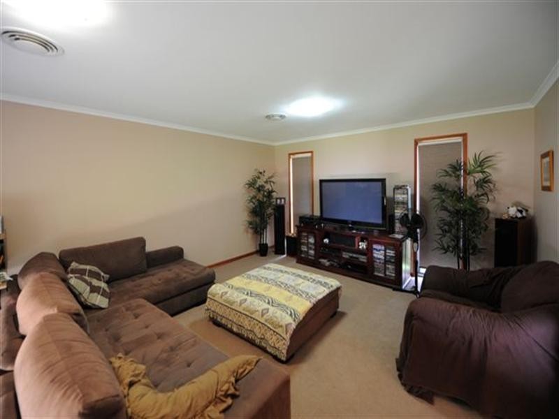 9 Marlowe Court, Westbrook QLD 4350