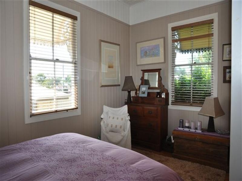 16 Albert Street, Newtown QLD 4350