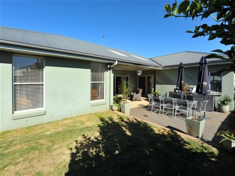 16 Quail Street, Rangeville QLD 4350