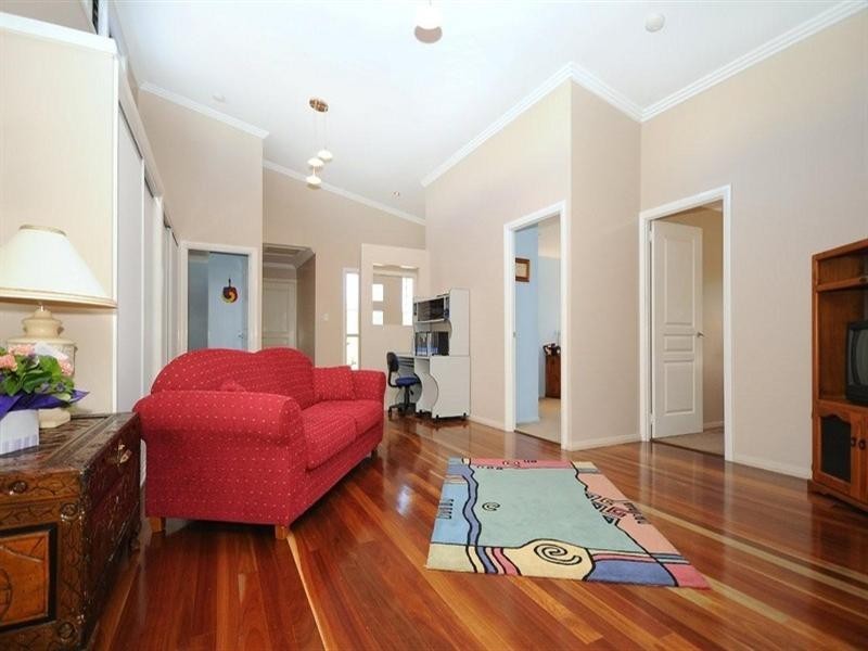 7 Pillar Street, Middle Ridge QLD 4350