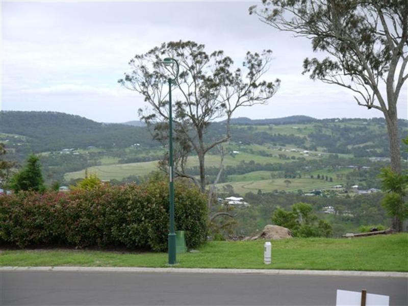 27 Panoramic Drive, Preston QLD 4352