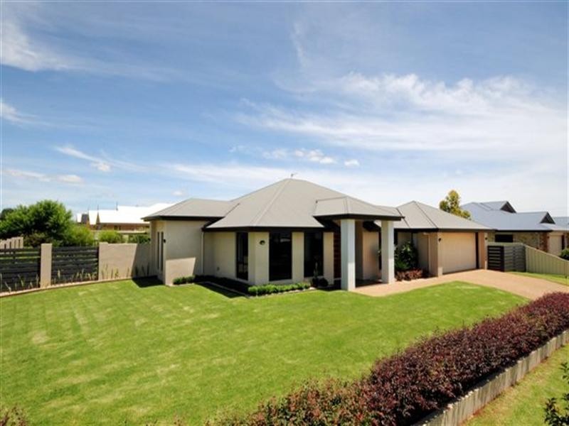 1 Garvan Court, Highfields QLD 4352
