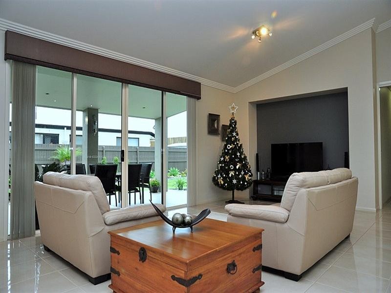 8 Beardsworth Court, Middle Ridge QLD 4350