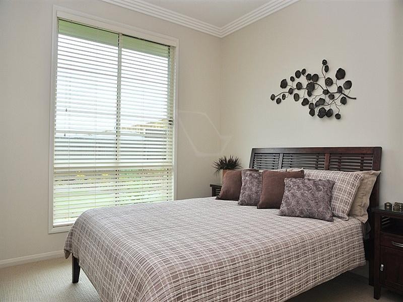 8 Beardsworth Court, Middle Ridge QLD 4350