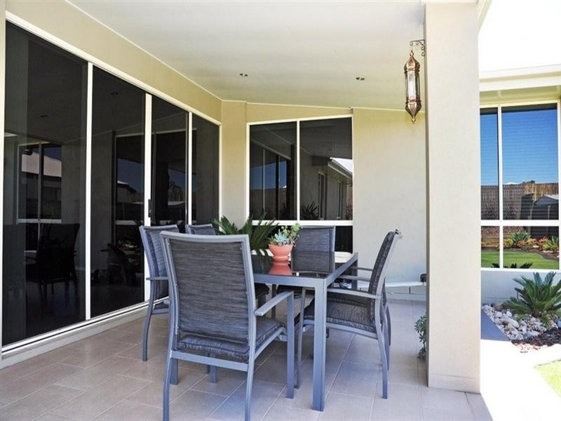 8 Beardsworth Court, Middle Ridge QLD 4350