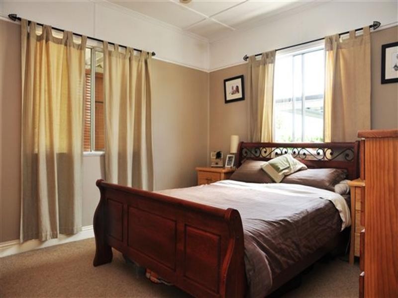 42 Victory Street, Newtown QLD 4350