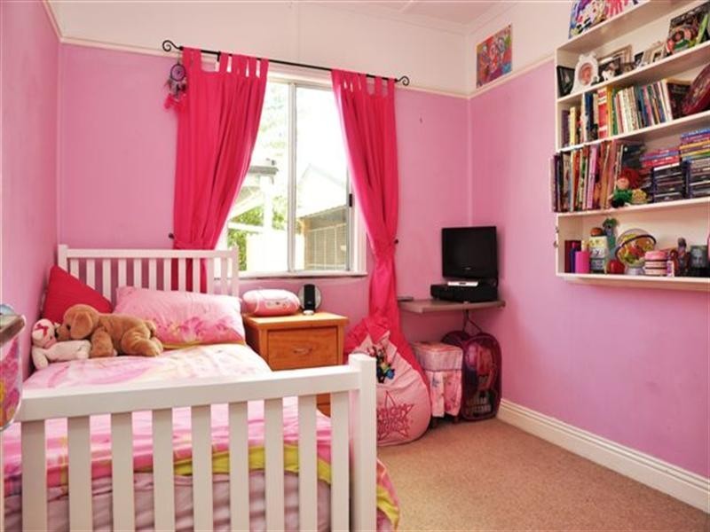 42 Victory Street, Newtown QLD 4350