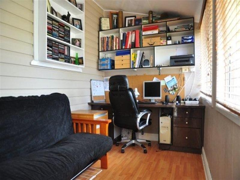 42 Victory Street, Newtown QLD 4350