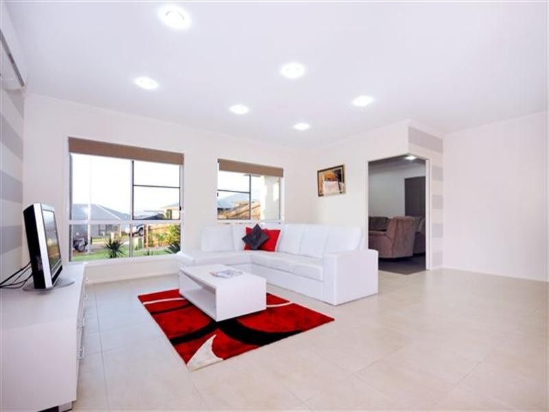 4 Joy Close, Highfields QLD 4352