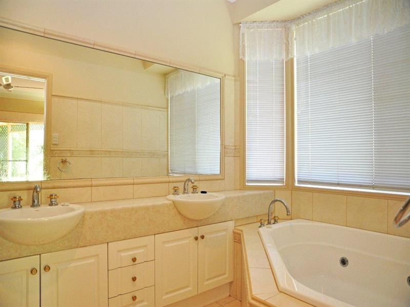 10 Parsley Drive, Middle Ridge QLD 4350