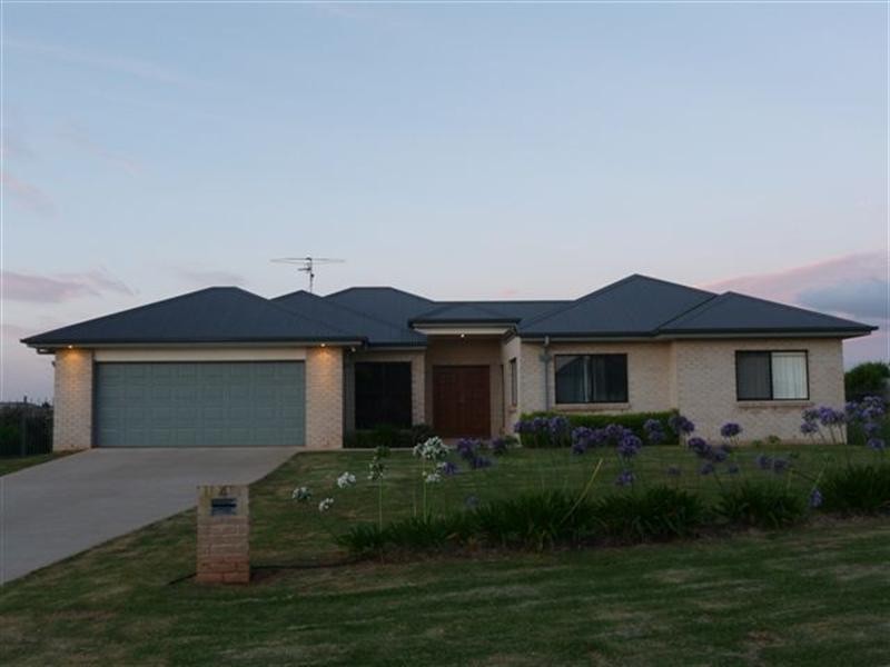 4 Emily Court, Cawdor QLD 4352