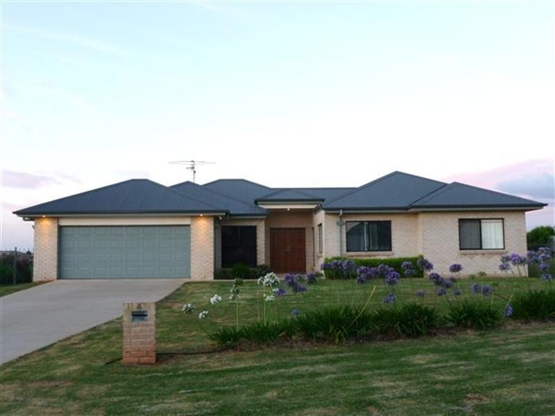 4 Emily Court, Highfields QLD 4352