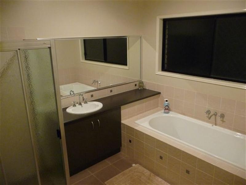 4 Emily Court, Highfields QLD 4352