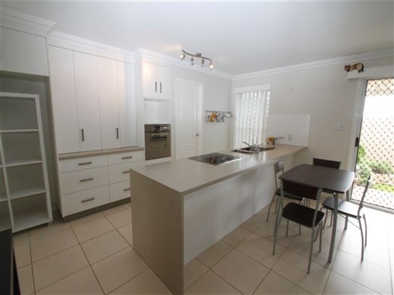 8 Nioka Drive, Highfields QLD 4352