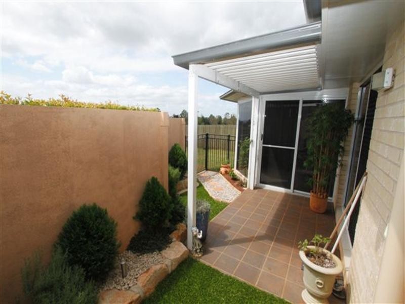 8 Nioka Drive, Highfields QLD 4352
