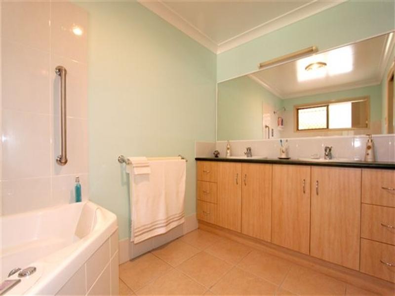 62 Barlow Street, Wilsonton QLD 4350