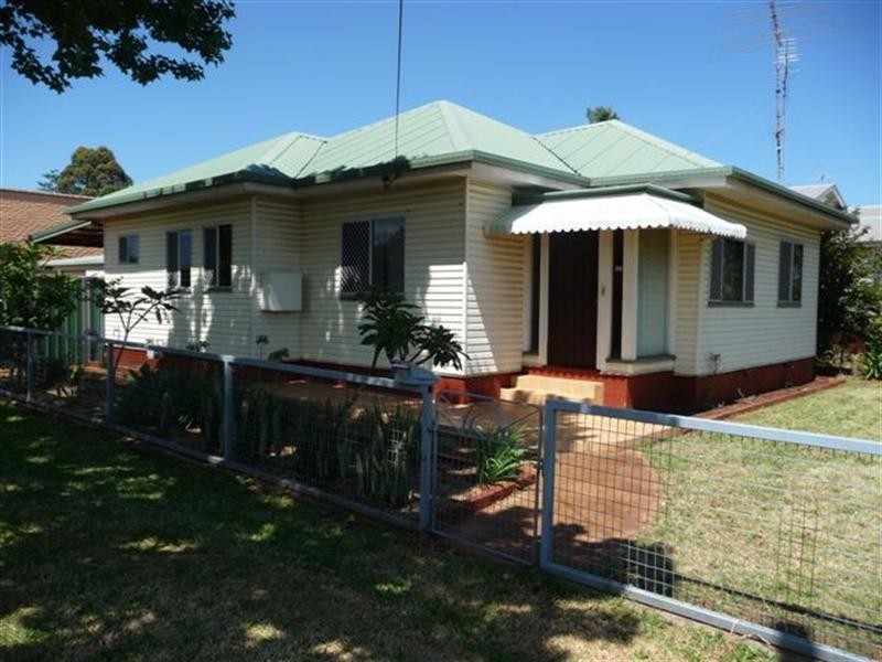 2 Jenkins Street, Newtown QLD 4350