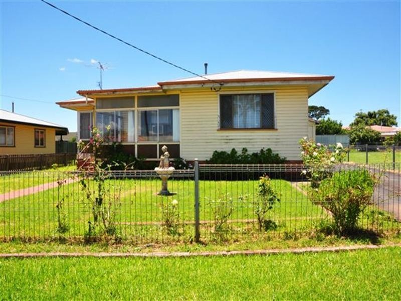 4 Walker Street, Harristown QLD 4350