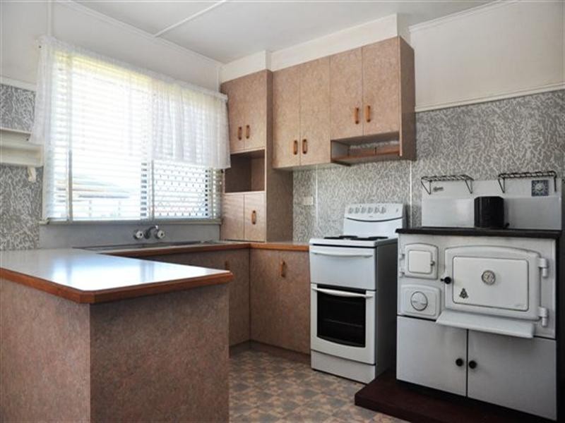 4 Walker Street, Harristown QLD 4350