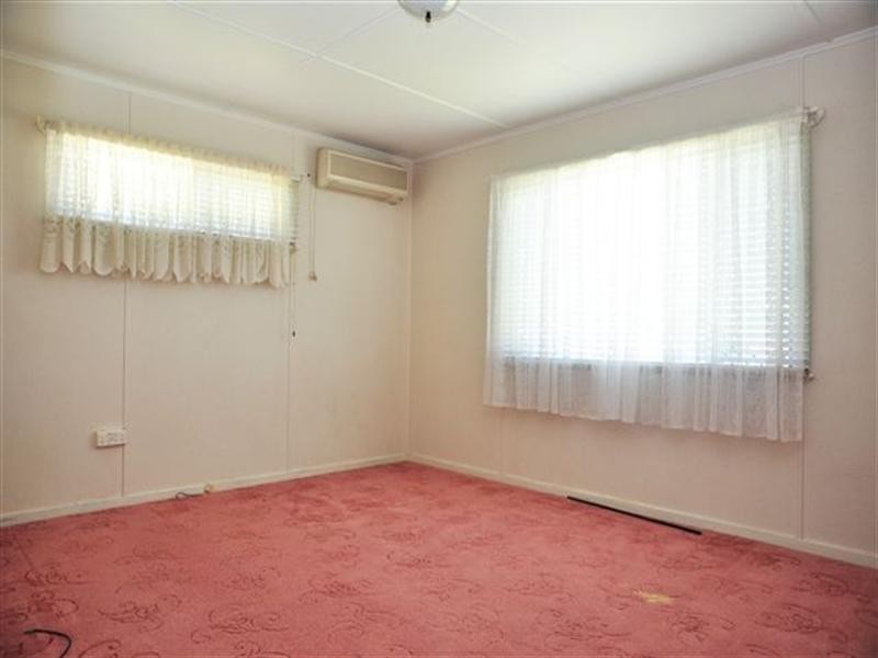 4 Walker Street, Harristown QLD 4350