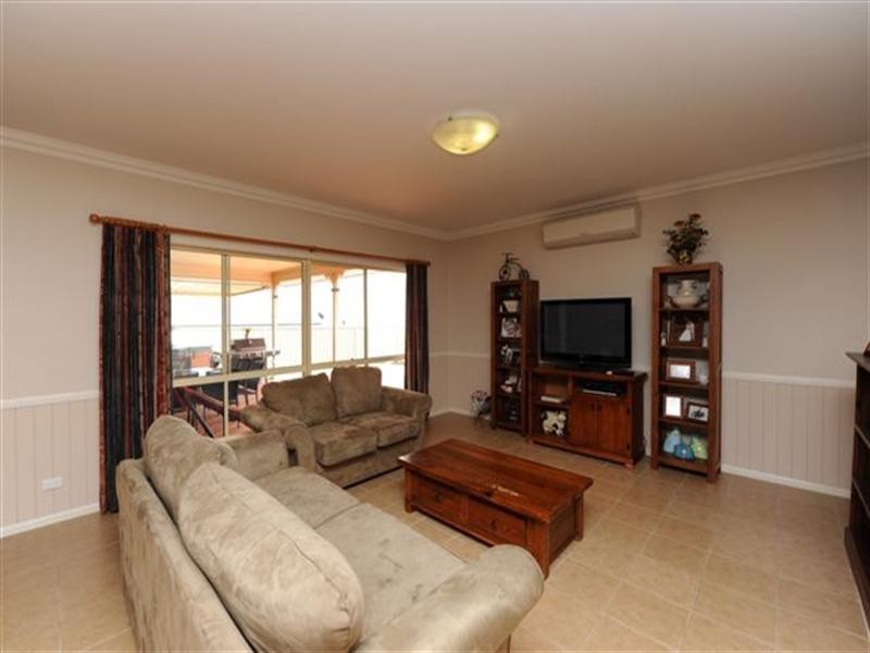 50 Belclaire Drive, Westbrook QLD 4350