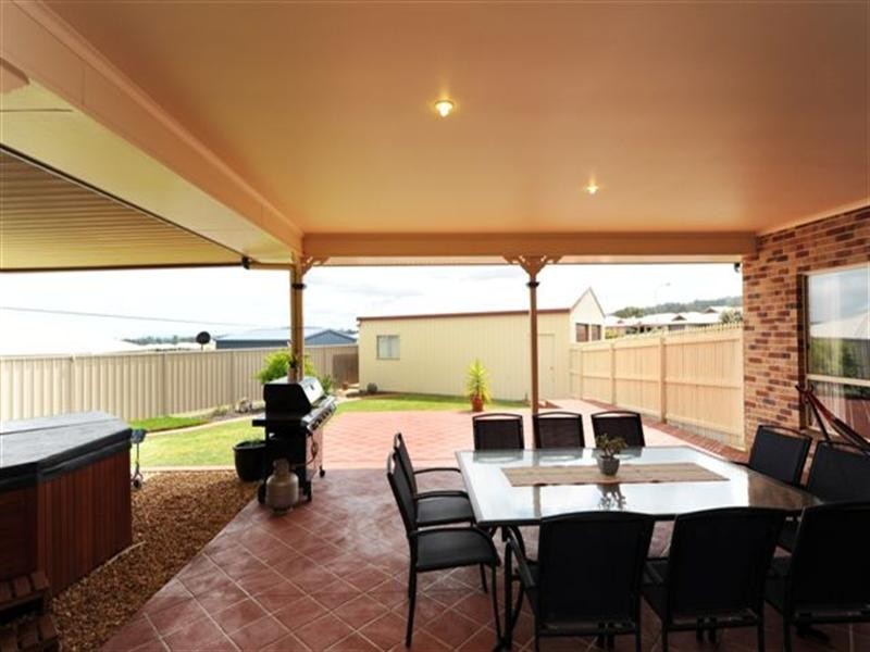 50 Belclaire Drive, Westbrook QLD 4350