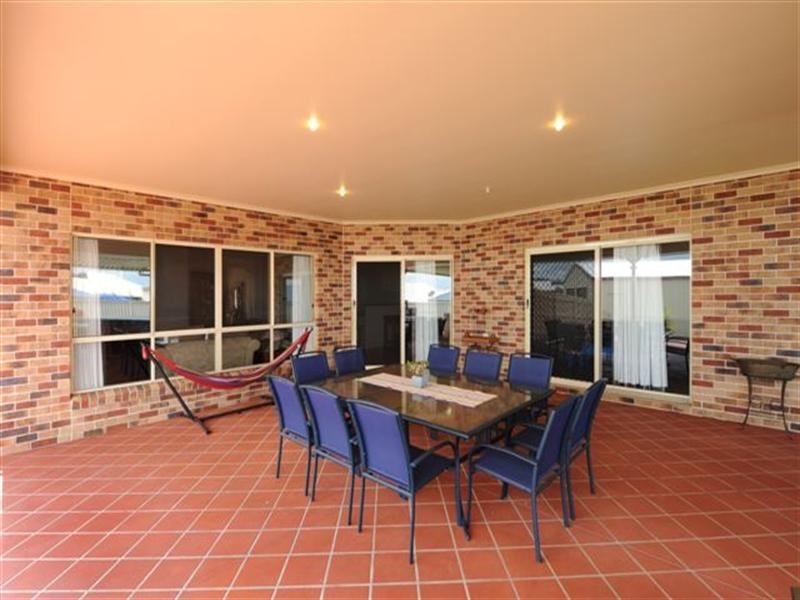 50 Belclaire Drive, Westbrook QLD 4350