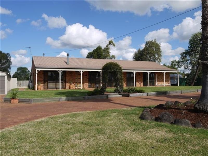 11 Perrin Road, Cambooya QLD 4358