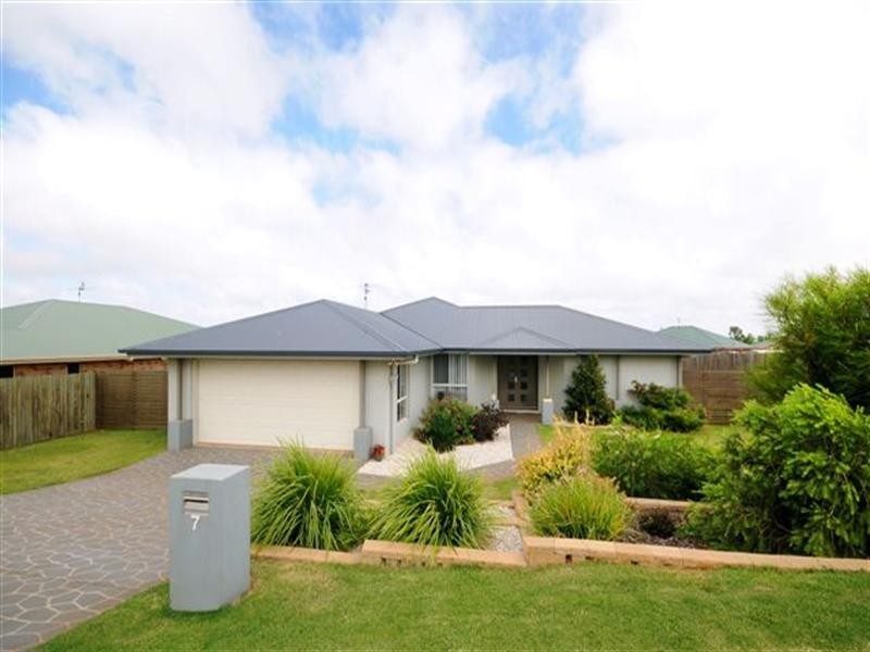 7 Campbell Drive, Highfields QLD 4352