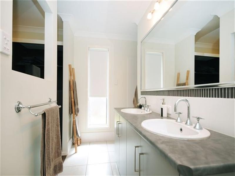 7 Campbell Drive, Highfields QLD 4352