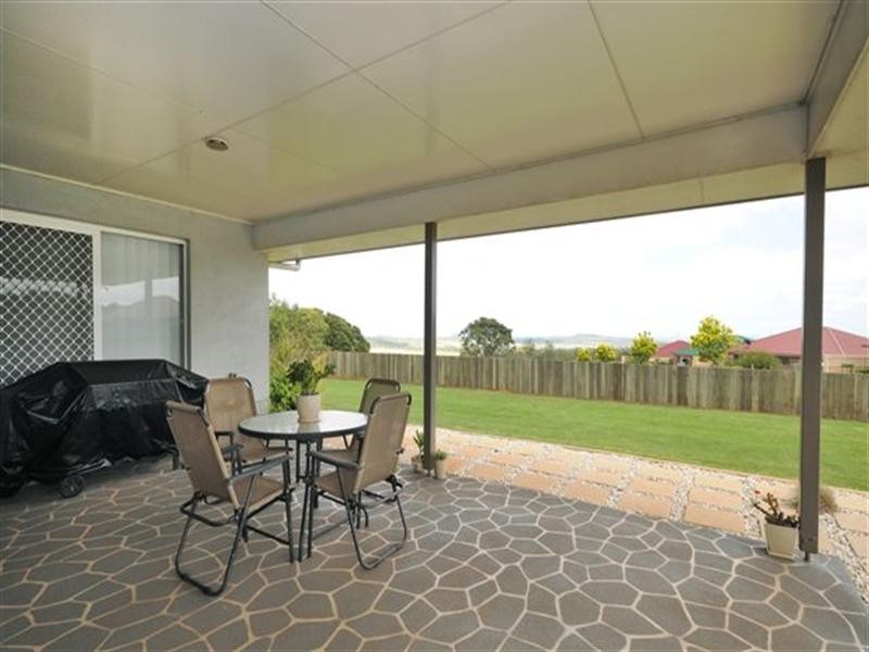 7 Campbell Drive, Highfields QLD 4352