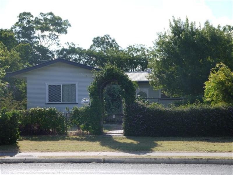 11 Murray Street, Pittsworth QLD 4356