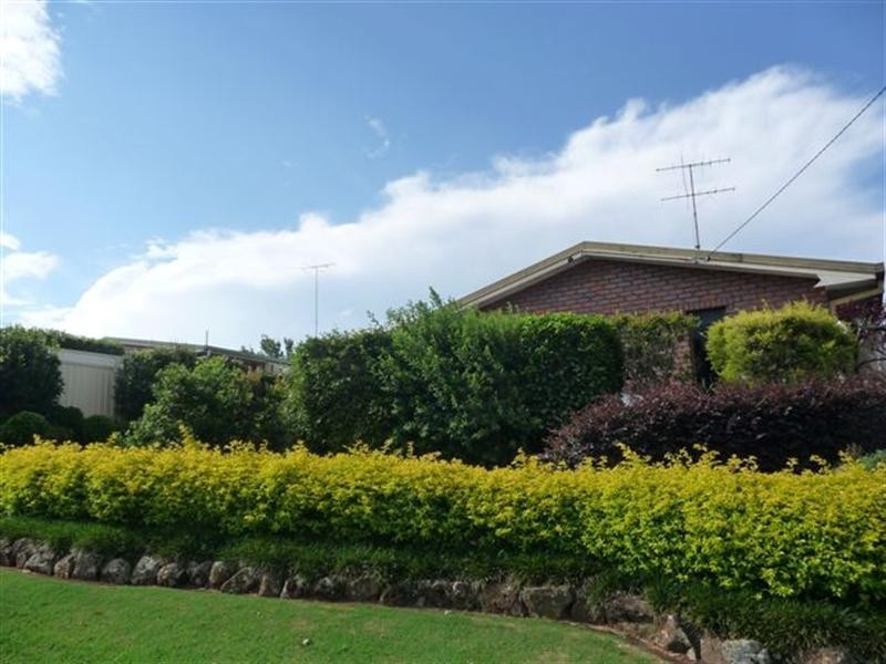 2/379 Stenner Street, Kearneys Spring QLD 4350