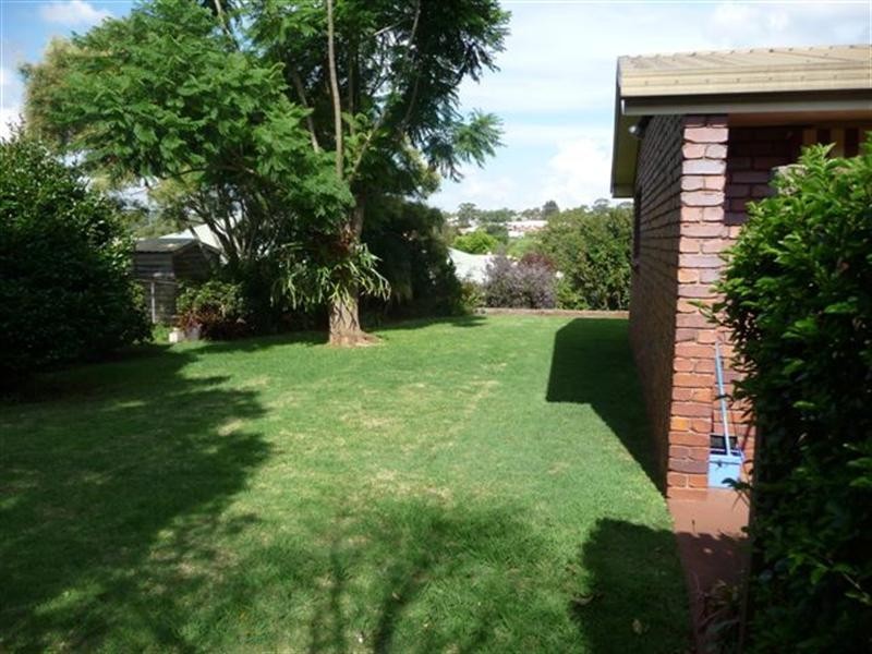 2/379 Stenner Street, Kearneys Spring QLD 4350