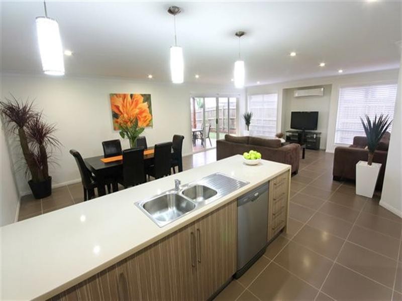 7 Saba Court, Middle Ridge QLD 4350