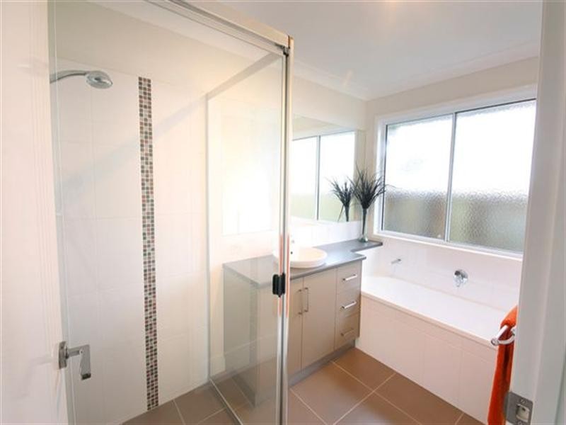 7 Saba Court, Middle Ridge QLD 4350