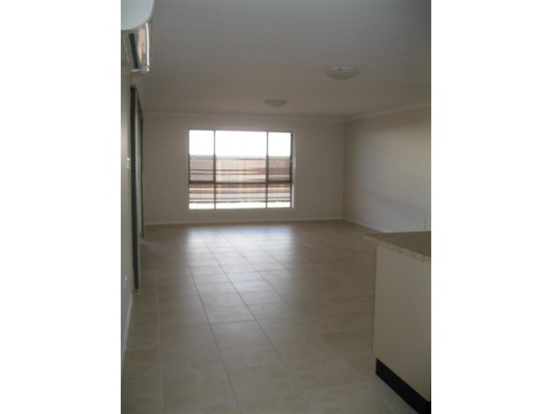 13 Plover Court, Highfields QLD 4352