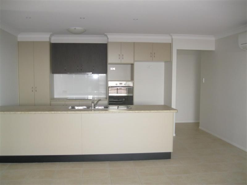 13 Plover Court, Highfields QLD 4352