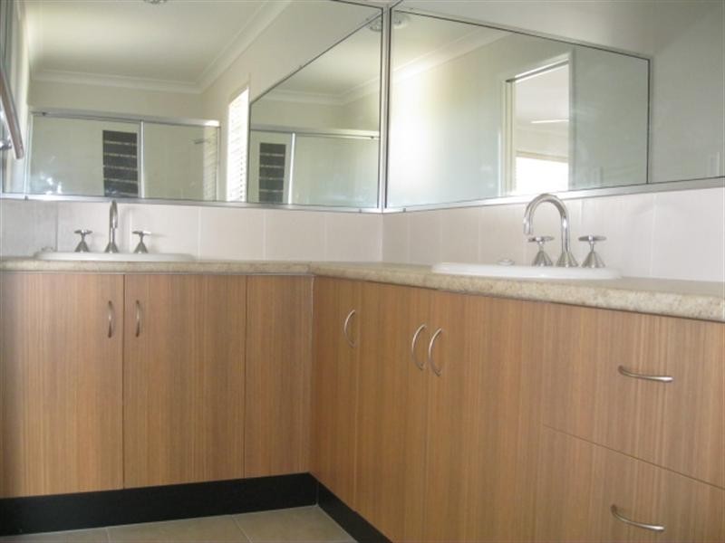 13 Plover Court, Highfields QLD 4352