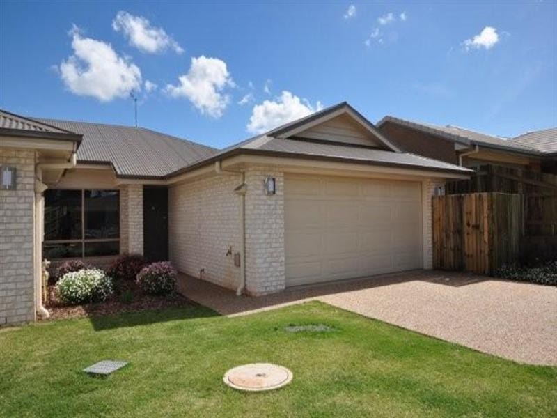 2/13 Highcourt Drive, Wilsonton Heights QLD 4350