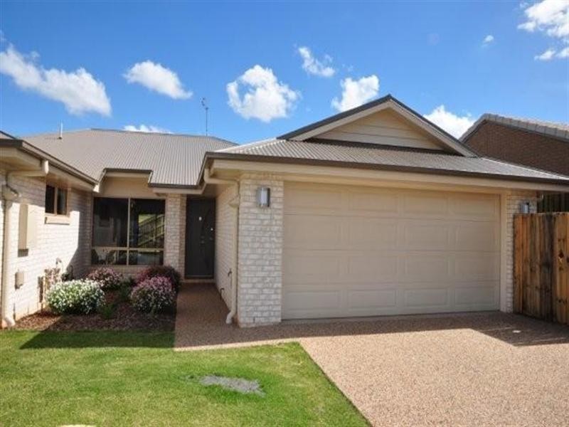2/13 Highcourt Drive, Wilsonton Heights QLD 4350