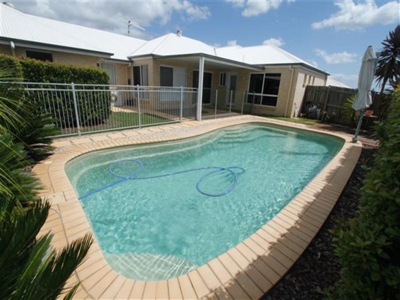 8 Nioka Drive, Highfields QLD 4352